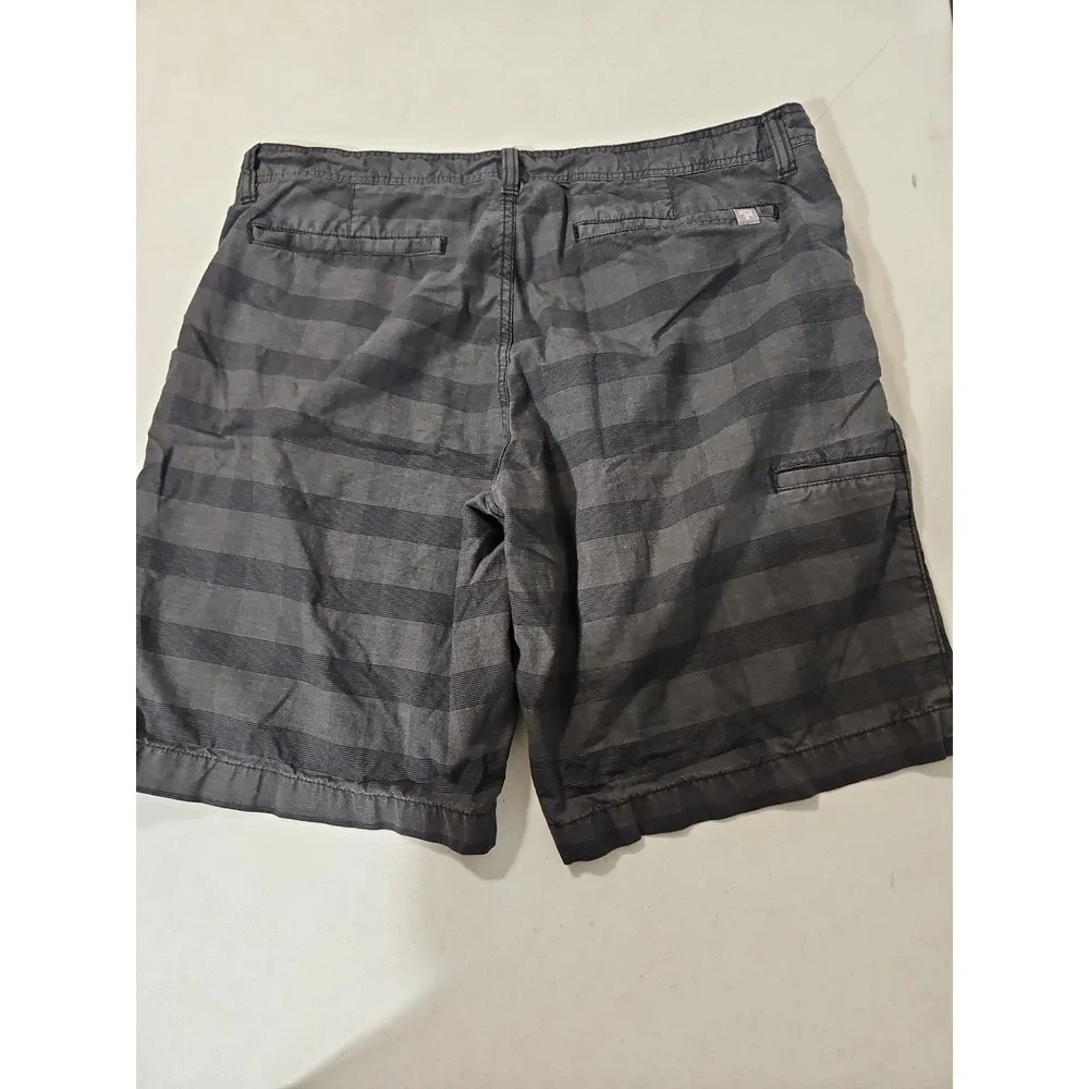 The North Face Shorts Mens 38 Black/Gray Plaid Chino Shorts(A144